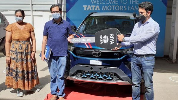 இந்தியாவின் மலிவான எலக்ட்ரிக் கார்... டாடா நெக்ஸான் இவி மாடலின் டெலிவிரிகள் ஆரம்பம்...