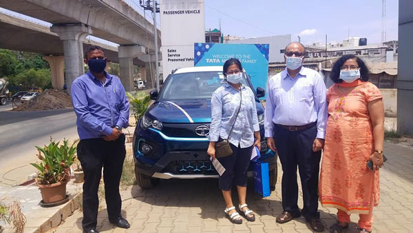 இந்தியாவின் மலிவான எலக்ட்ரிக் கார்... டாடா நெக்ஸான் இவி மாடலின் டெலிவிரிகள் ஆரம்பம்...
