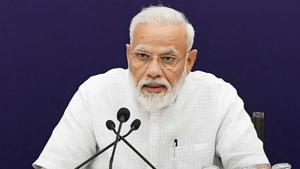 டிக்டாக் வீடியோவிற்காக காரில் சிவப்பு நிற பெக்கான்... மடக்கி பிடித்து இளைஞரை தூக்கி சென்ற போலீஸார்...