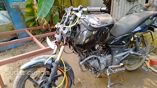பஜாஜ் பல்சர் 220 எஃப் மாடலாக மாறிய பல்சர் 150... இதை மாற்றுவது இவ்ளோ சுலபமா? வீடியோ!