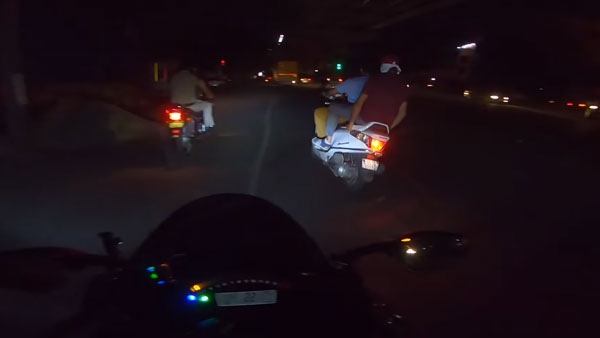 நிஞ்சா பைக்கை ரேஸுக்கு அழைத்த ஹோண்டா ஆக்டிவா... தலை, கால் புரியமால் ஆடிய இளைஞர்கள்! இதுதான் காரணமா?