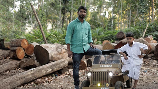 சூப்பர் அப்பா... பையனுக்காக கொரோனா போர் வீரர் செய்த காரியம்... ஆச்சரியத்தில் வாயை பிளந்த மக்கள்...