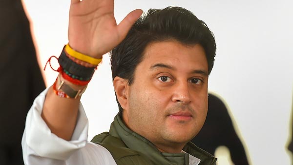 பிரபல அரசியல்வாதிகளின் இந்த செயல் உங்களை ஆச்சரியத்தில் மூழ்கடிக்கலாம்... இவர்களா இப்படி பிரம்மிப்பா இருக்கே!