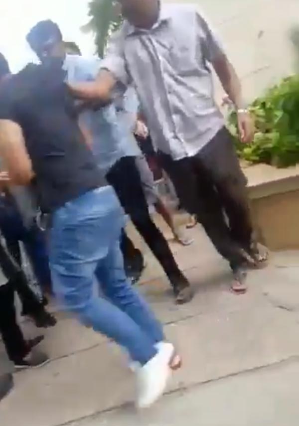 யாரை குற்றம் சொல்லுவது... விலையுயர்ந்த சூப்பர் காரில் கெத்தாக வலம் வந்தவருக்கு தர்ம அடி! ஏன் தெரியுமா?