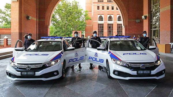 மலேசிய போலீஸாரின் கொரோனா தடுப்பு பணியில் இணைந்த ஹோண்டா சிவிக் செடான் கார்...