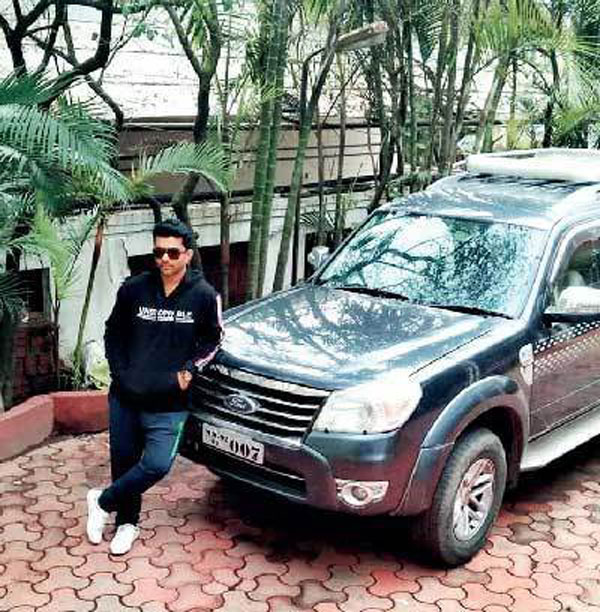 பெரிய மனசுய்யா உனக்கு... காரை விற்பனை செய்து இளைஞர் செய்த காரியம்... கையெடுத்து கும்பிடும் மக்கள்...
