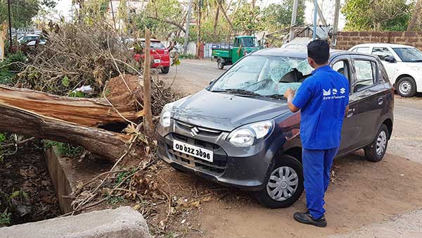 கார்களில் சுத்தியல் இருப்பது கட்டாயம்... ஸ்டெப்னி, ஜாக்கி இத வச்சுக்க சொல்றீங்க, ஓகே... சுத்தியல் எதுக்குப்பா?