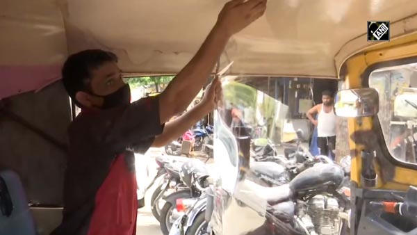 கொரோனா வைரஸ் பரவாது... மும்பையை கலக்கும் ஆட்டோக்களில் அப்படி ஒரு ஸ்பெஷாலிட்டி... என்னனு தெரியுமா?