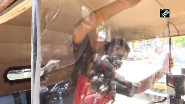கொரோனா வைரஸ் பரவாது... மும்பையை கலக்கும் ஆட்டோக்களில் அப்படி ஒரு ஸ்பெஷாலிட்டி... என்னனு தெரியுமா?