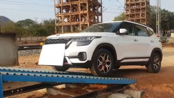 சரக்கு இரயிலில் டெல்லிக்கு சென்ற செல்டோஸ் கார்கள்... புதிய போக்குவரத்து முயற்சியில் இறங்கிய கியா...
