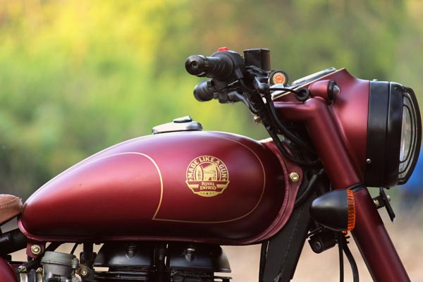 இதுவரை யாரும் பார்த்திராத தோற்றத்திற்கு உருமாறிய ராயல் என்பீல்டு கிளாசிக் 350... வாவ் இட்ஸ் அமேசிங்!