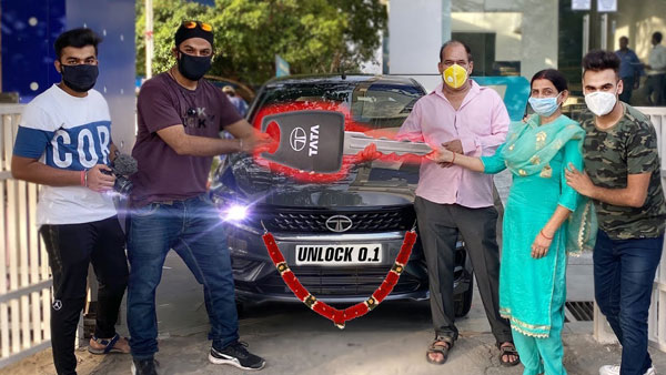 லாக்டவுண் தடையை தாண்டி தந்தையை ஆச்சரியப்படுத்திய இளைஞர்... என்ன செய்தார் தெரியுமா?