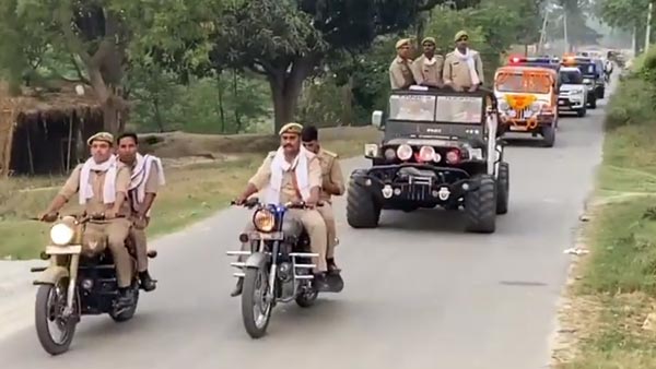 கான்வாய்ல போனது ஒரு குத்தமா... போலீஸார்களை கொத்தாக பணியிடை நீக்கம் செய்த காவல்துறை! இதுக்கு வேறொரு காரணம் இருக்கு!