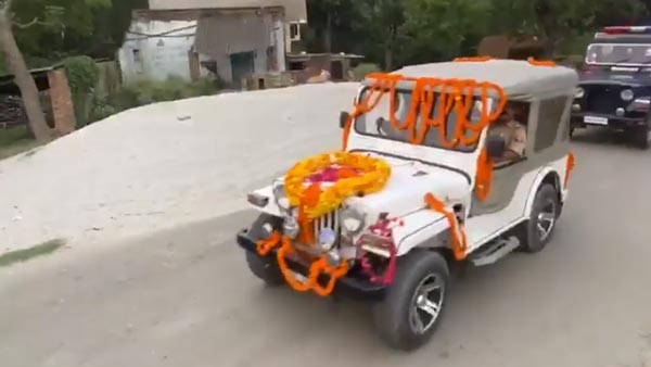 கான்வாய்ல போனது ஒரு குத்தமா... போலீஸார்களை கொத்தாக பணியிடை நீக்கம் செய்த காவல்துறை! இதுக்கு வேறொரு காரணம் இருக்கு!