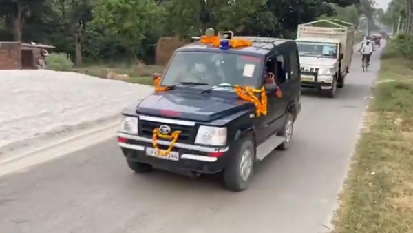 கான்வாய்ல போனது ஒரு குத்தமா... போலீஸார்களை கொத்தாக பணியிடை நீக்கம் செய்த காவல்துறை! இதுக்கு வேறொரு காரணம் இருக்கு!