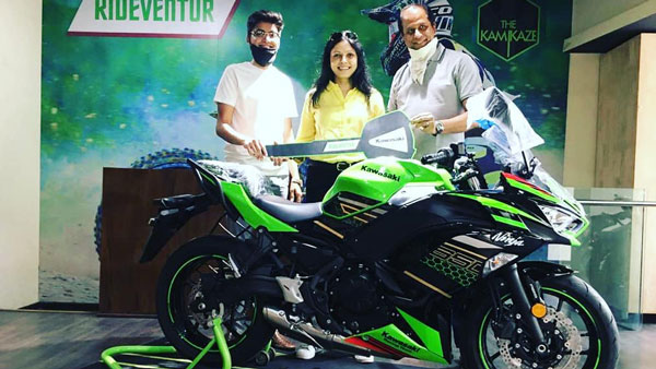 கவாஸாகி நிஞ்சா 650 பிஎஸ்6 பைக்கின் டெலிவிரி துவங்கியது... உரிமையாளர்கள் வீட்டிற்கு ஓட்டி சென்றனர்...