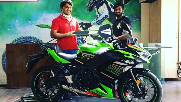 கவாஸாகி நிஞ்சா 650 பிஎஸ்6 பைக்கின் டெலிவிரி துவங்கியது... உரிமையாளர்கள் வீட்டிற்கு ஓட்டி சென்றனர்...