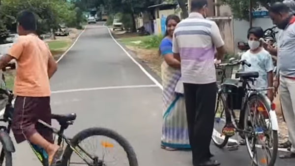 மகன் கொடுத்த ஐடியாவில் தந்தை உருவாக்கிய சூப்பர் சைக்கிள்... வாயை பிளந்து பார்க்கும் ஓசூர் மக்கள்...