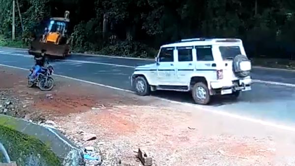 ஆயுசு ரொம்ப கெட்டி... எமனிடம் இருந்து கிரேட் எஸ்கேப் ஆன இளைஞர்... உடம்பில் உதறலை ஏற்படுத்தும் வீடியோ