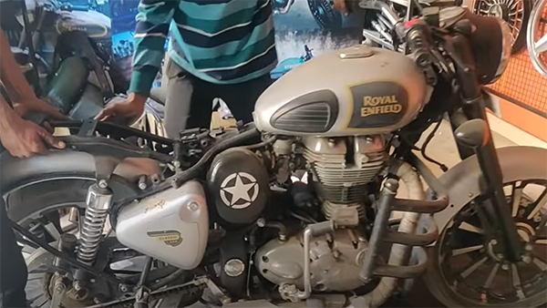ஹார்லி டேவிட்சன் பைக் போன்று இருக்கிறதா? ஆனால் அதுதான் இல்லை, இது ராயல் என்பீல்டு கிளாசிக்350