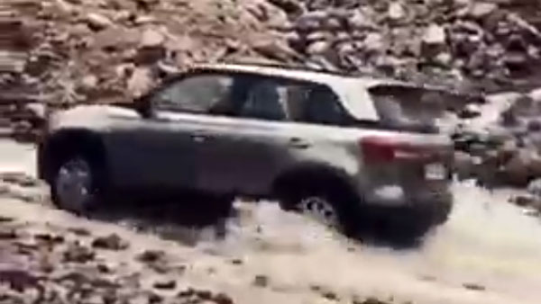 இவ்ளோ சிக்கலானா பகுதியா லடாக்! வெளியேற முடியாமல் திணறிய ஃபோர்டு ஈகோஸ்போர்ட்! ராணுவ வீரர்கள் கிரேட்!