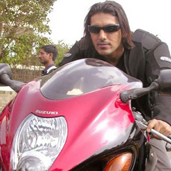 தலை சுற்ற வைக்கும் நடிகர் ஜான் ஆபிரகாமின் பைக் கலெக்சன்... ஒரு மனுஷன் கிட்ட இவ்ளோ பைக்கா..?