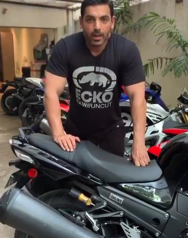 தலை சுற்ற வைக்கும் நடிகர் ஜான் ஆபிரகாமின் பைக் கலெக்சன்... ஒரு மனுஷன் கிட்ட இவ்ளோ பைக்கா..?