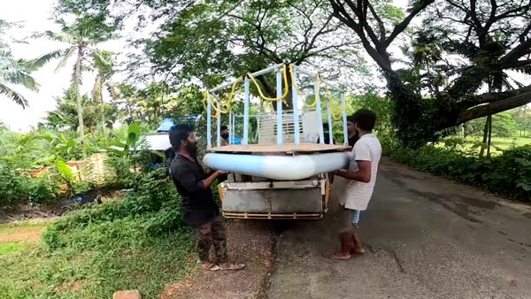 பியூசி பழுப்பால் உருவான ரிமோட் கன்ட்ரோல் படகு... ஒட்டுமொத்த இந்தியாவையும் மெர்சலாக்கிய கேரள சேட்டன்கள்!