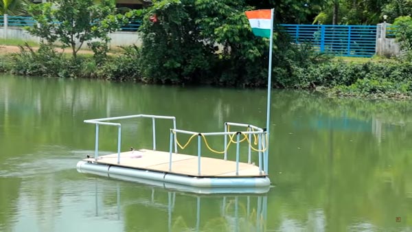 பியூசி பழுப்பால் உருவான ரிமோட் கன்ட்ரோல் படகு... ஒட்டுமொத்த இந்தியாவையும் மெர்சலாக்கிய கேரள சேட்டன்கள்!