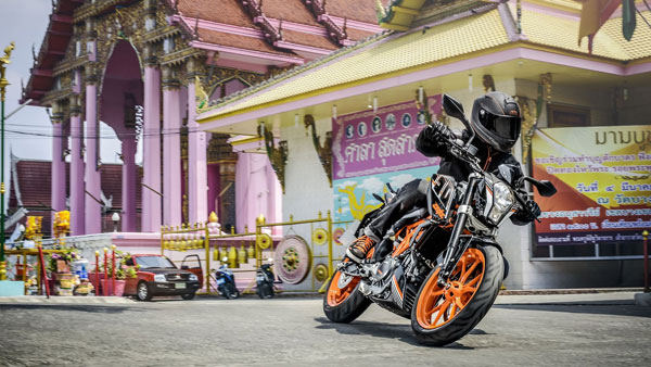 விற்பனைக்கே வராத 250 ட்யூக் பைக்கின் விலையை உயர்த்திய கேடிஎம்... காரணத்தை கேட்டு ஷாக்கான வாகன பிரியர்கள்!