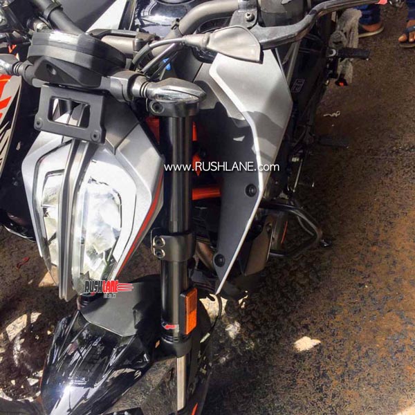 இனி ட்யூக் 250 பைக்கிலும் எல்இடி ஹெட்லேம்ப் தான்... அதிரடியாக அப்டேட்டை கொண்டுவரும் கேடிஎம்...