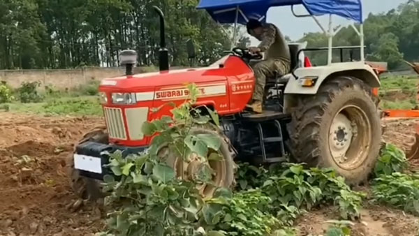 யாருமே எதிர்பாக்காத ஒன்னு... சூப்பரான டிராக்டரை விலைக்கு வாங்கிய தல டோனி... ஆச்சரியத்தில் ரசிகர்கள்