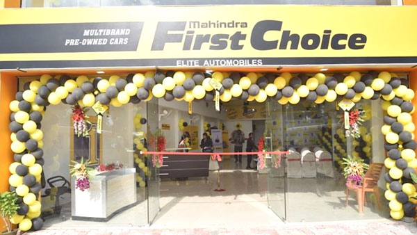 யூஸ்டு கார்களை விற்க ஒரே நாளில் 34 ஷோரூம்கள் திறப்பு... புதிய சாதனை படைத்த மஹிந்திரா...