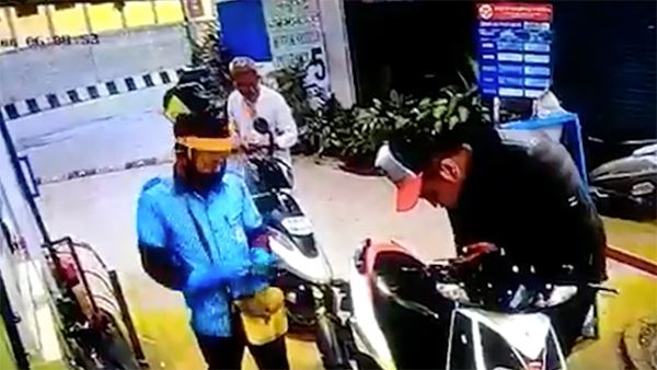 ஆடிப்போன பங்க் ஊழியர்... காசு இல்லாமல் பெட்ரோல் போடுவதற்காக இளைஞர் செய்த ட்ரிக்... என்னனு தெரியுமா?