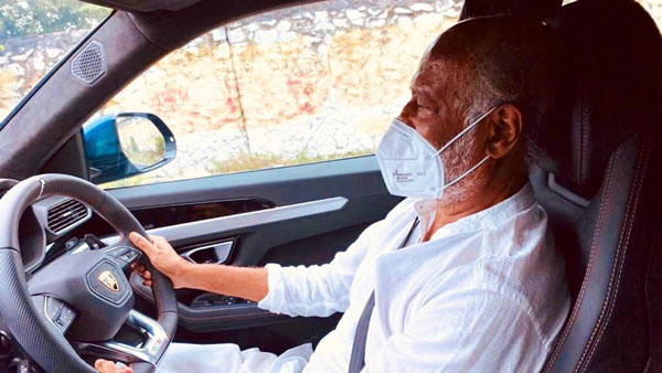 விலையுயர்ந்த சூப்பர் காரை தானே இறங்கி ஓட்டிய சூப்பர் ஸ்டார்... விலையை கேட்டு பிரம்மித்துபோன மக்கள்!!