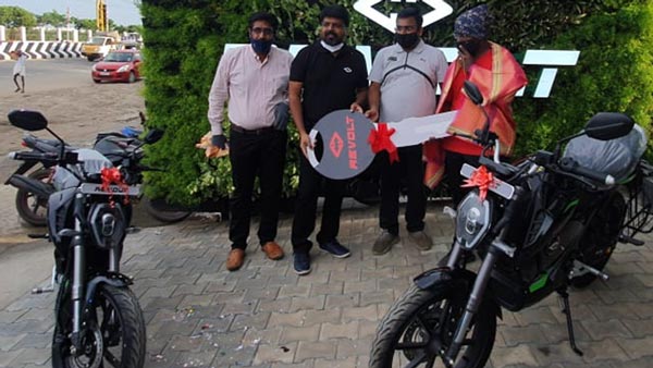 ரிவோல்ட் எலக்ட்ரிக் பைக்கை முன்பதிவு செய்து காத்திருந்தது போதும்... டெலிவிரி சென்னையில் துவங்கியது..