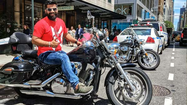 யூ-டியூப்பில் காசு பாத்து ரோல்ஸ் ராய்ஸ் கார் வாங்கிய கில்லாடி... விலையை கேட்டதும் கிறுகிறுன்னு வருது