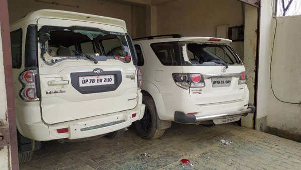 விலையுயர்ந்த கார்களை ஜேசிபி கொண்டு நொறுக்கிய போலீஸ்... இது யாரோட காருனு தெரியுமா?