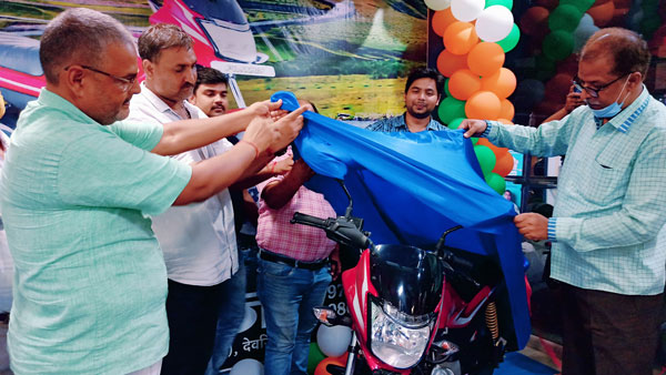 டிஸ்க் ப்ரேக் உடன் பஜாஜ் பிளாட்டினா 100 இஎஸ்... டெலிவிரி பணிகள் ஆரம்பம்...
