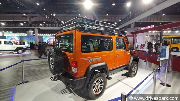 2020 மஹிந்திரா தாருக்கு எதிர் போட்டியாளர் ரெடி... ஷோரூம்களில் 2020 ஃபோர்ஸ் குர்கா பிஎஸ்6