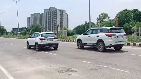கியா செல்டோஸ் - டொயோட்டா பார்ச்சூனர் இடையே ரேஸ்... வெற்றி பெற்றது எந்த கார்னு தெரிஞ்சா அசந்திருவீங்க