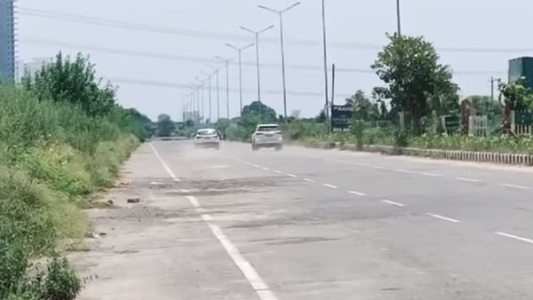 கியா செல்டோஸ் - டொயோட்டா பார்ச்சூனர் இடையே ரேஸ்... வெற்றி பெற்றது எந்த கார்னு தெரிஞ்சா அசந்திருவீங்க