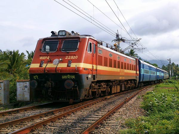 டீசல் எஞ்சின்களுக்கு குட்பை... முழுமையாக மின்சார எஞ்சின்களுக்கு மாறும் இந்திய ரயில்வேத் துறை!