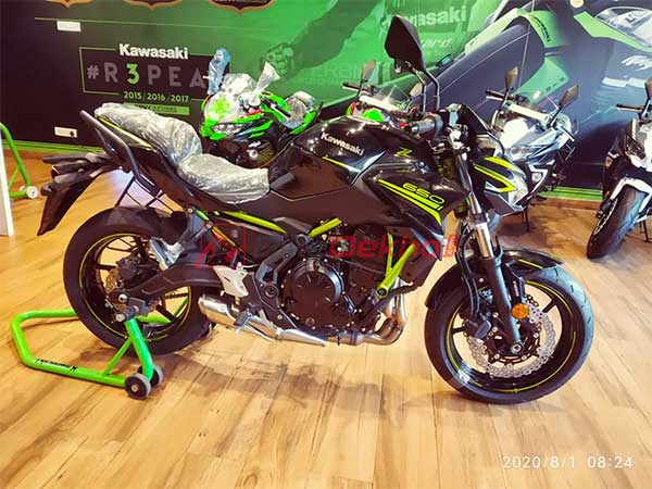 பளிச்சிடும் நிறத்தில் ஷோரூமில் கவாஸாகி இசட்650 பிஎஸ்6 பைக்... விரைவில் டெலிவிரி துவங்குகிறது...