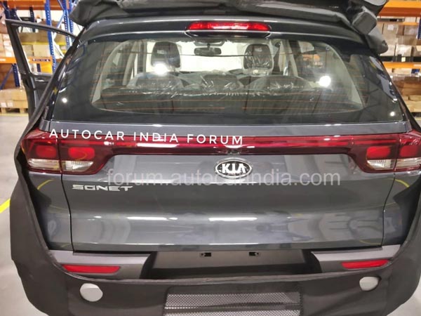 கியா சொனெட்டின் விலை குறைவான வேரியண்ட் இவ்வாறு தான் இருக்கும்... முதன்முறையாக வெளியான ஸ்பை படங்கள்