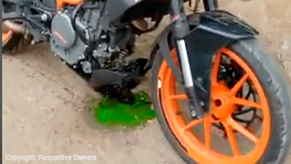 நடு ரோட்டில் காலை வாரிய கேடிஎம் ட்யூக் 390 பைக்... புதுவை இளைஞருக்கு நேர்ந்த சோகம்... வீடியோ!