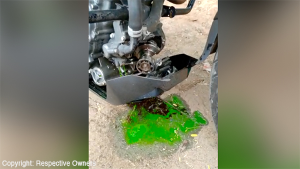 நடு ரோட்டில் காலை வாரிய கேடிஎம் ட்யூக் 390 பைக்... புதுவை இளைஞருக்கு நேர்ந்த சோகம்... வீடியோ!