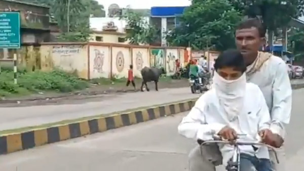 பரிட்சையில் பெயில் ஆன மகனை அமர வைத்து கொண்டு 105 கிமீ சைக்கிள் பயணம் செய்த தந்தை... ஏன் தெரியுமா?