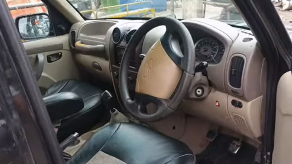 இப்படி இருந்தது இப்படி ஆனது... 10 வருடங்களுக்கு பிறகு புதிய தோற்றத்தை பெற்ற மஹிந்திரா ஸ்கார்பியோ...
