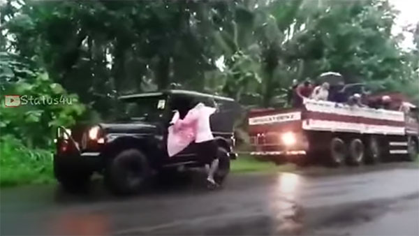 பஸ், லாரிகளை அசால்டாக மீட்டு திறமையை நிரூபித்த மஹிந்திரா தார்... பிரம்மிக்க வைக்கும் வீடியோக்கள்...